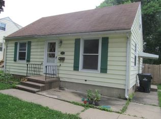 114 21st St SW, Cedar Rapids, IA 52404