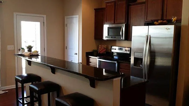 1410 Stone Manor Dr — Photo 3