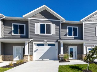 1378 Autumn Ridge Ln, Dubuque, IA 52003