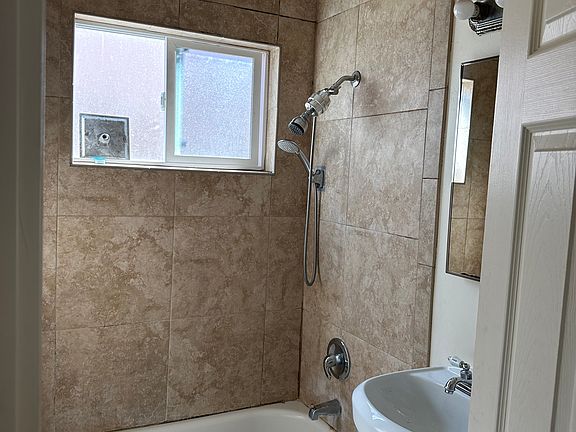 2nd image of 4847 Auburn Dr
