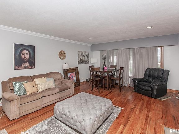 4th image of 803 8th St