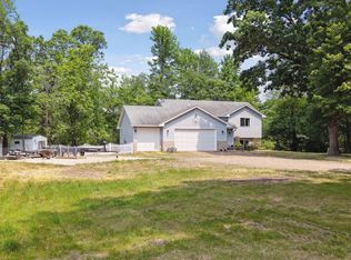 6926 270th St, Wyoming, MN 55092