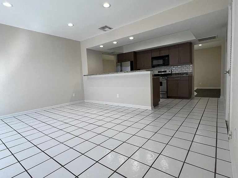 499 W Conference Dr — Photo 19