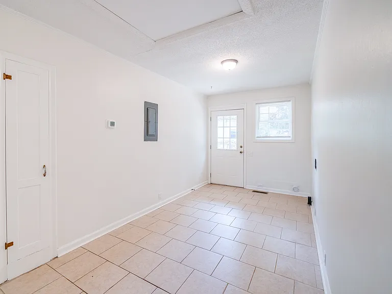 706 E Pinetree Blvd — Photo 40