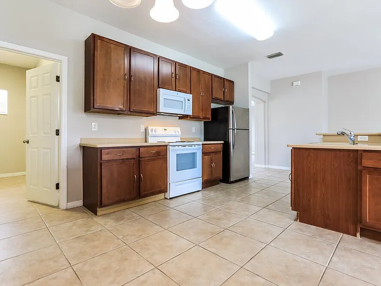 15385 Lakeland Cir — Photo 6
