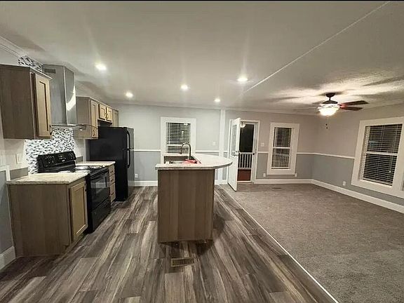 4th image of 76 Sandhill Boulevard