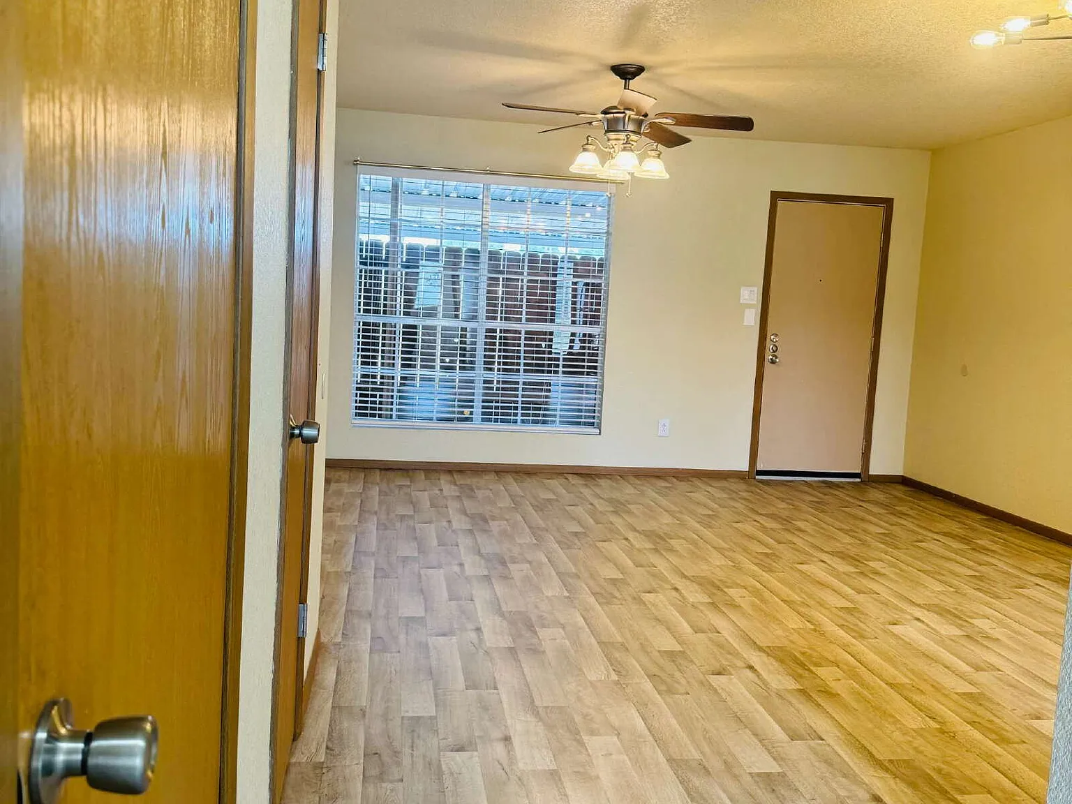 2 bed, 2.5 bath, 1088 sqft, $1,400 — Photo 2