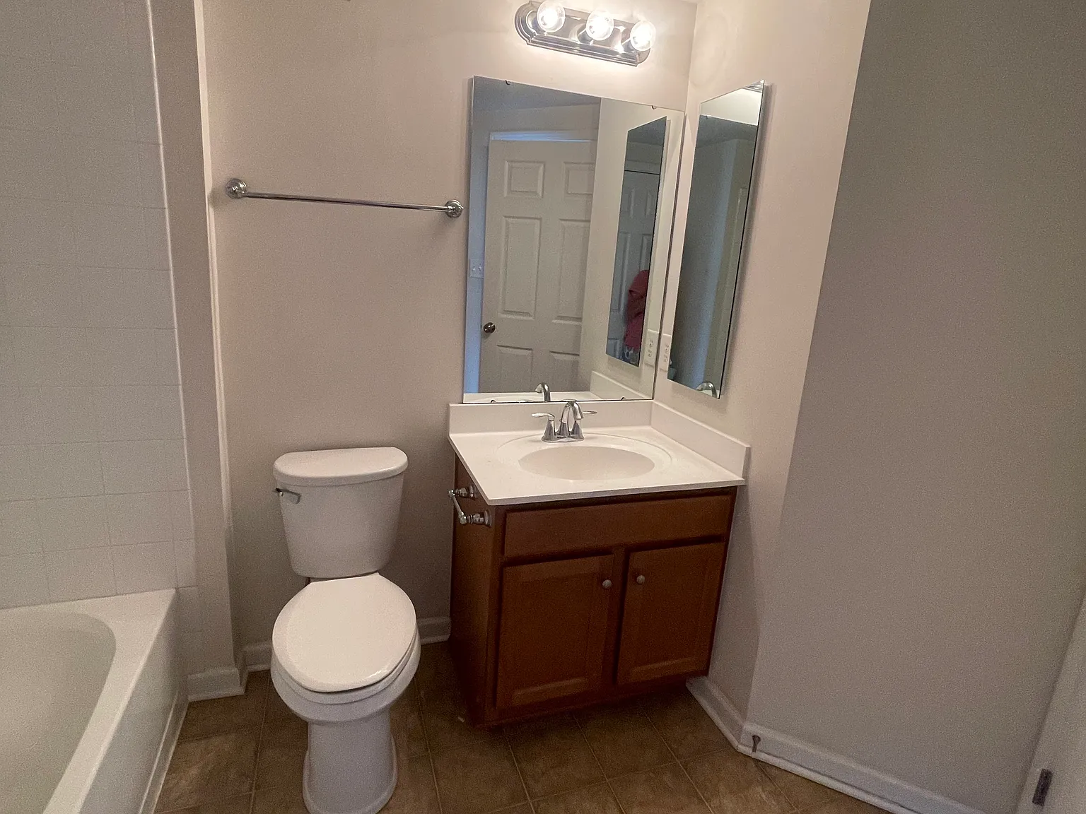 1 bed, 2200 sqft, $1,400 — Photo 4