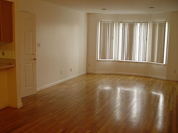 LIVING RM