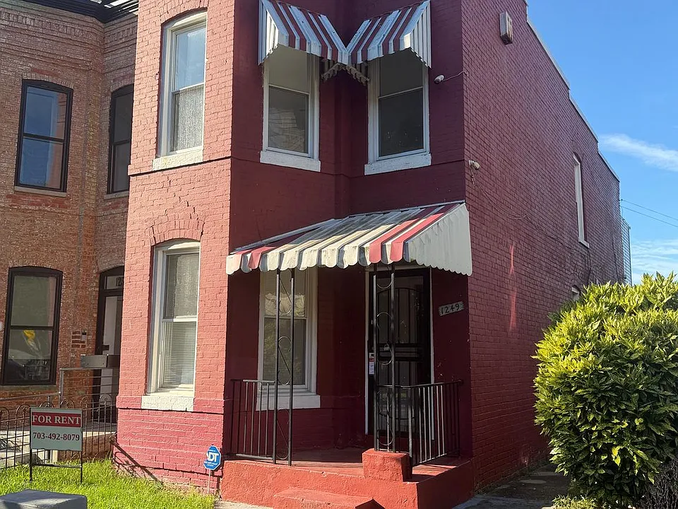 1249 Morse St NE