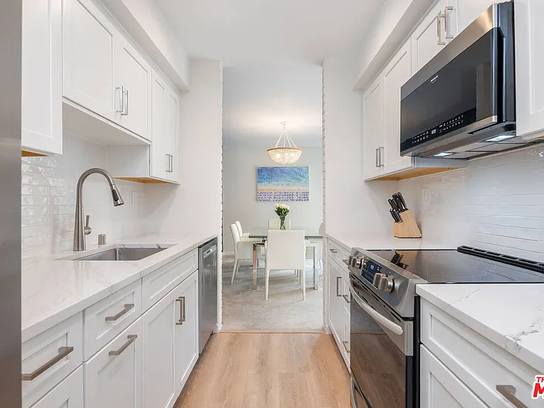 809 S Bundy Dr #205 — Photo 11