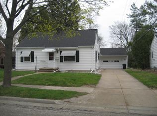 2012 N Owaissa St, Appleton, WI 54911