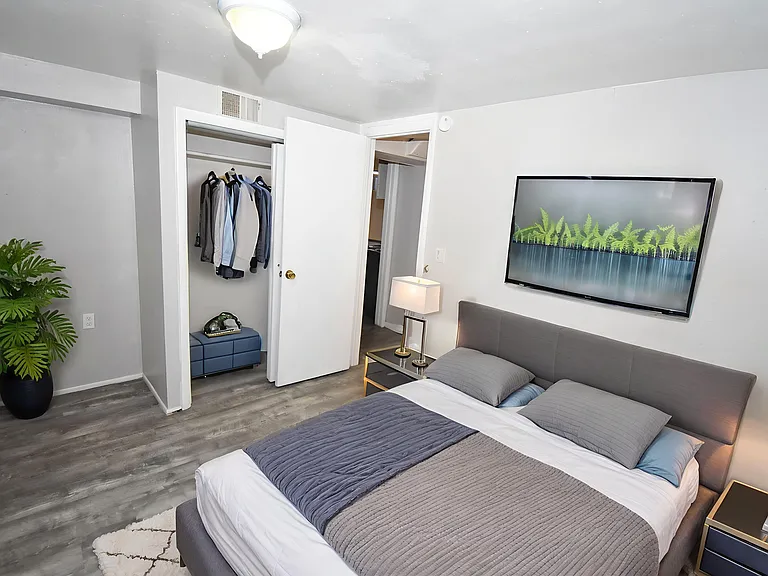 880 Yates St #B — Photo 4