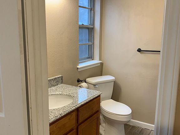 3rd image of 2701 9th Ave NE