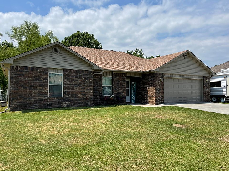 1st image of 205 Willow Creek Dr