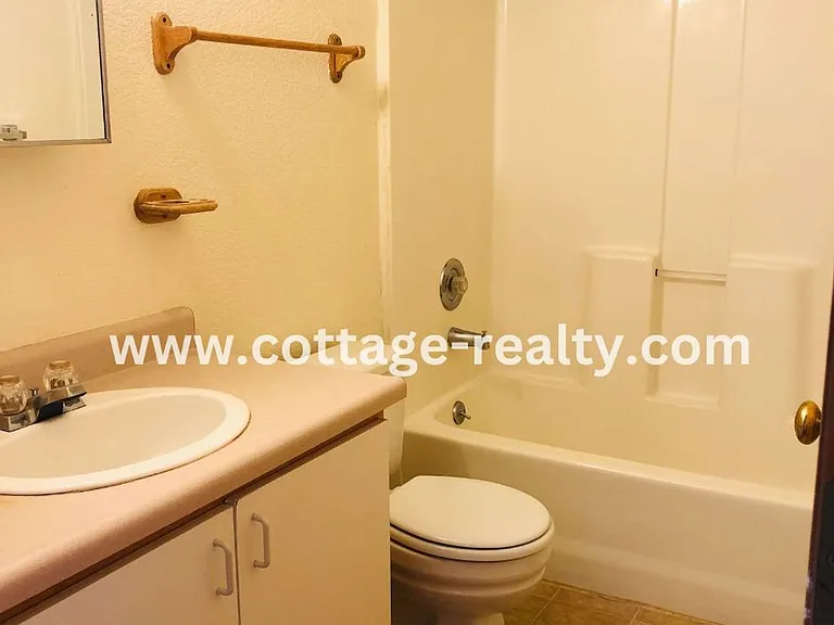 1431 Larissa Cir — Photo 6