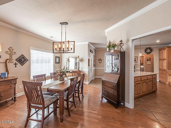 5th image of 111 Henderson Rd