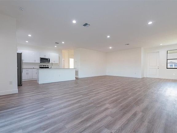 5th image of 5032 N Peachtree Circle