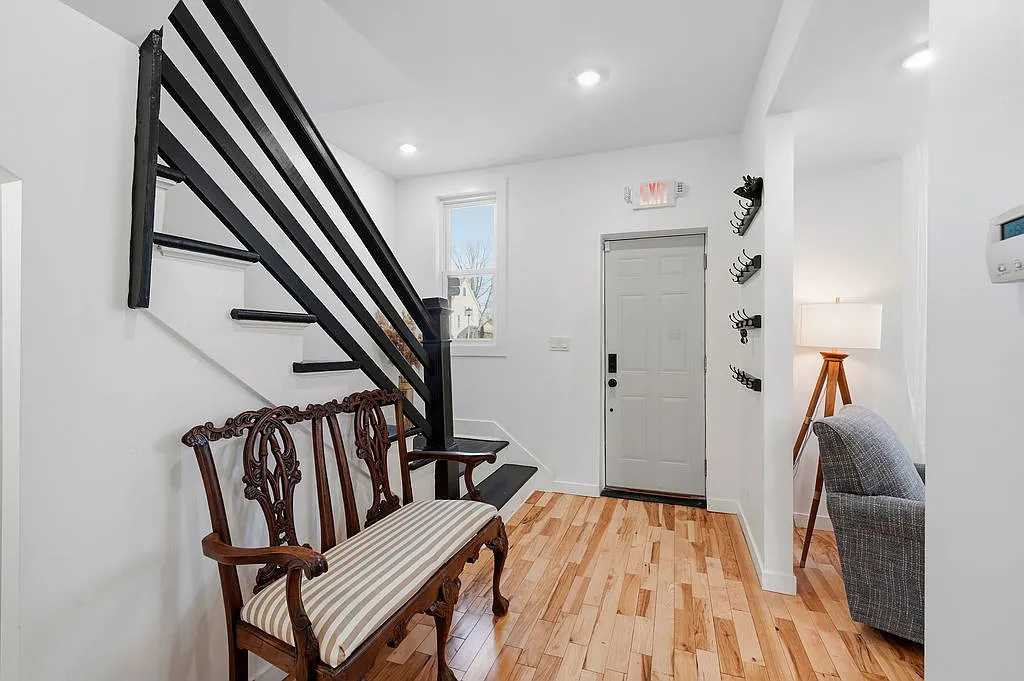 3 bed, 2.5 bath, 1754 sqft, $4,000 — Photo 3