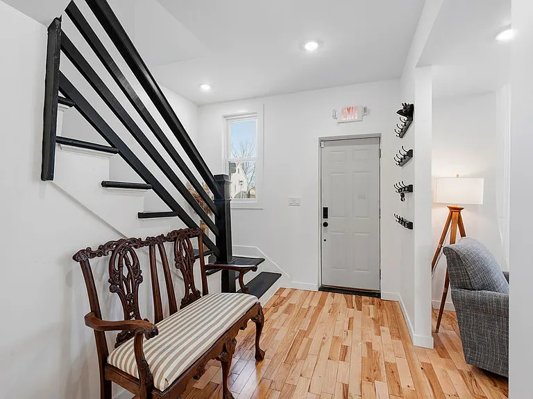 1610 S 4th Ave — Photo 3