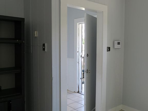 2nd image of 1902 Iris St APT A