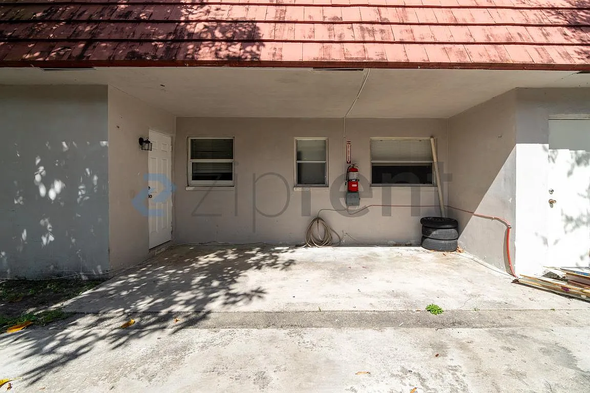 2 bed, 900 sqft, $1,900 — Photo 3
