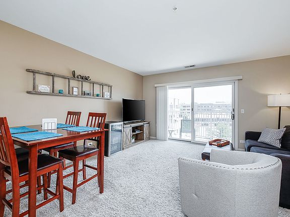 3rd image of 9440 S 51st Ave APT 407