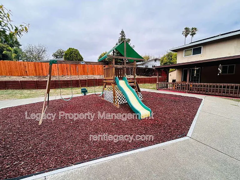 493 Dahlia St — Photo 37