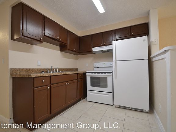 4th image of 3606 Washington St