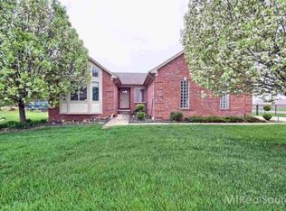 31063 Lions Pointe Dr, Chesterfield, MI 48047