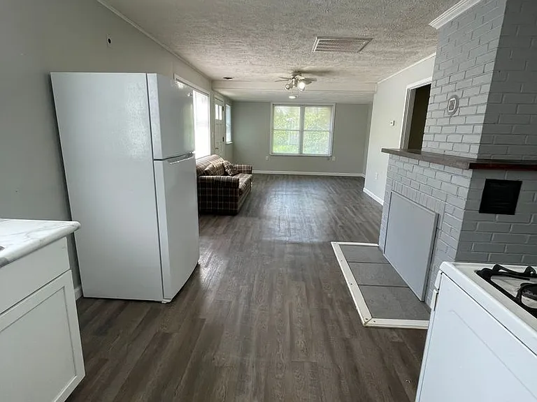 5925 E 200 N — Photo 2