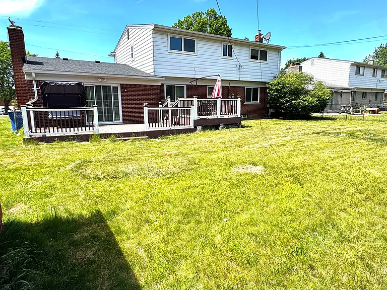 10922 Chicago Rd — Photo 1