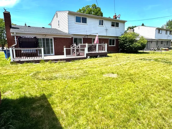10922 Chicago Rd, Warren, MI 48093