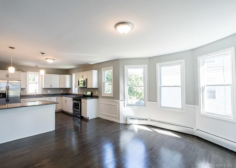 1st image of 1391 Corbin Ave #1