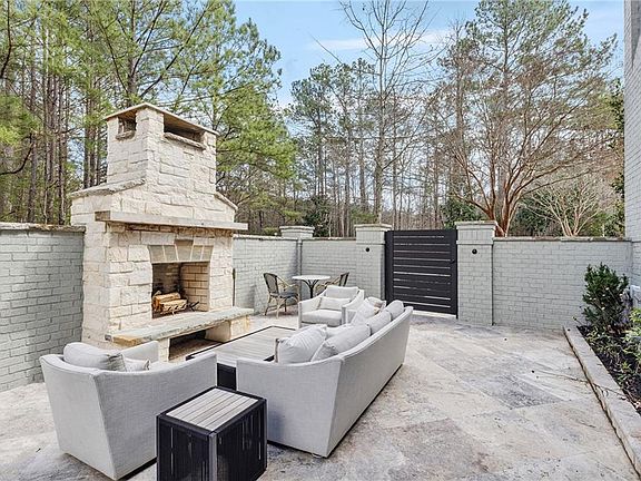 4th image of 458 Selborne Way