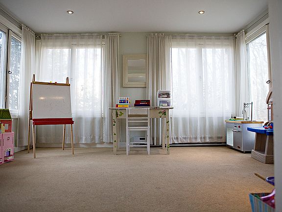 CLOSE EYE ON KIDS AT PLAY