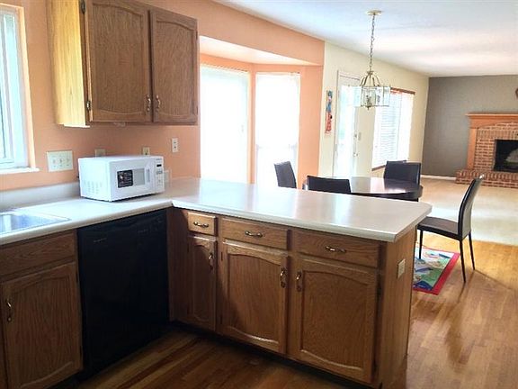 4th image of 5028 Barnsby Ln