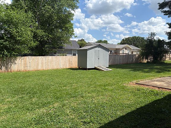 3rd image of 2416 Tinnell Ct