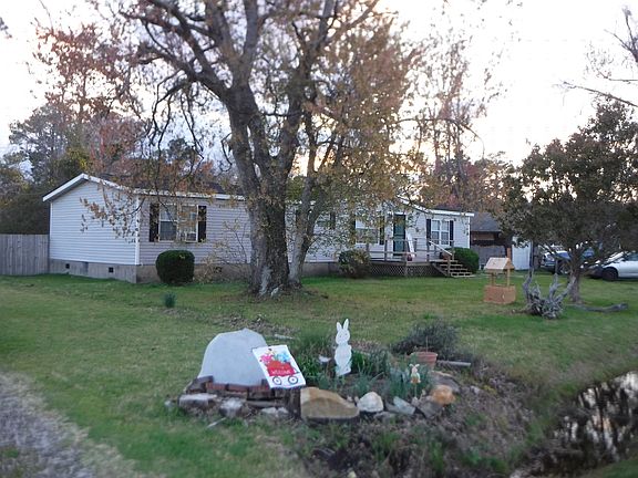 3rd image of 185 Woodland Dr