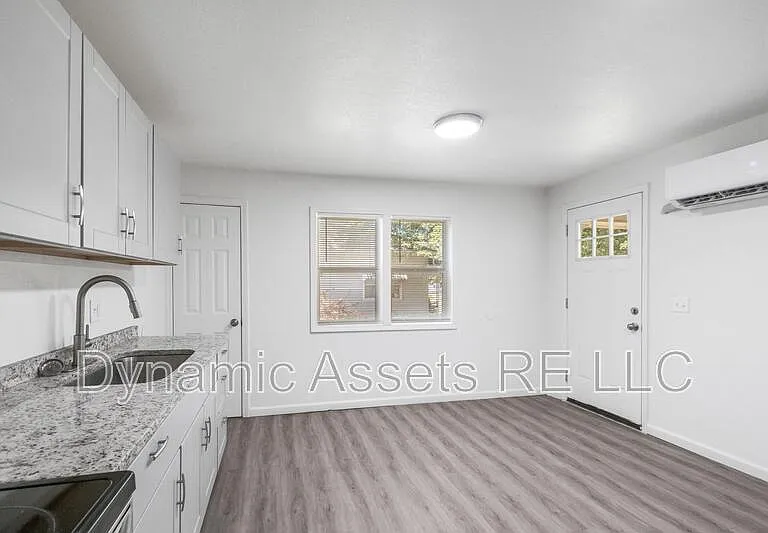 208 E Park St #A — Photo 9