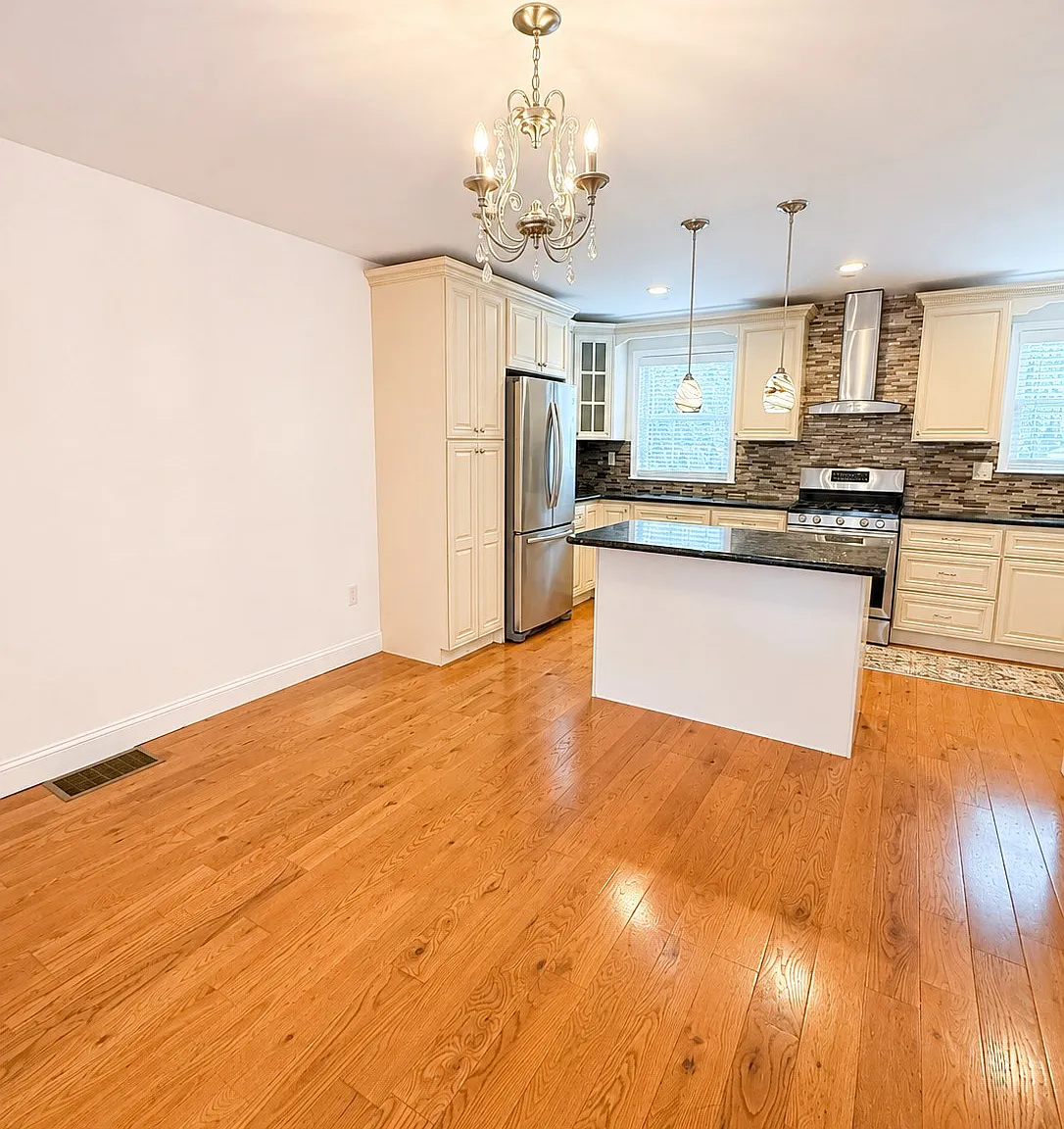 3 bed, 1368 sqft, $2,800 — Photo 4