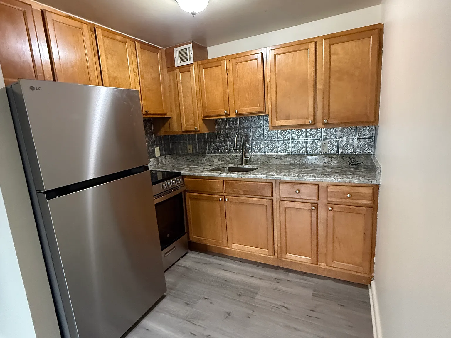 2 bed, 650 sqft, $2,200 — Photo 1