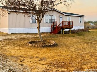 1009 Mariana Rd, Floresville, TX 78114