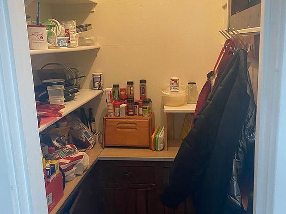 4th image of 813 E Locust St #6038710
