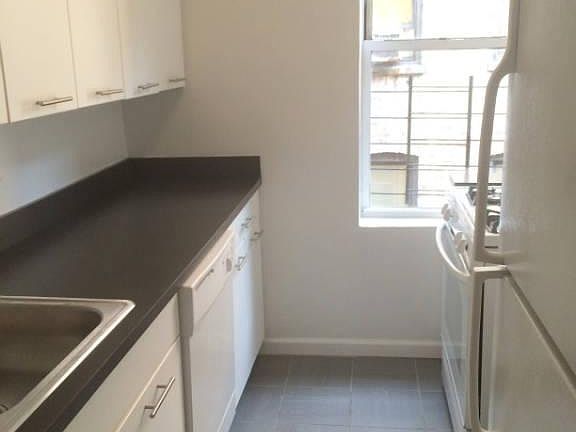 4th image of 2565 Colden Ave APT 1F