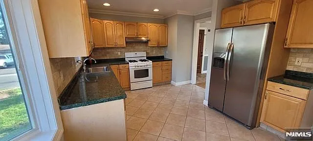 2 Roth St — Photo 10