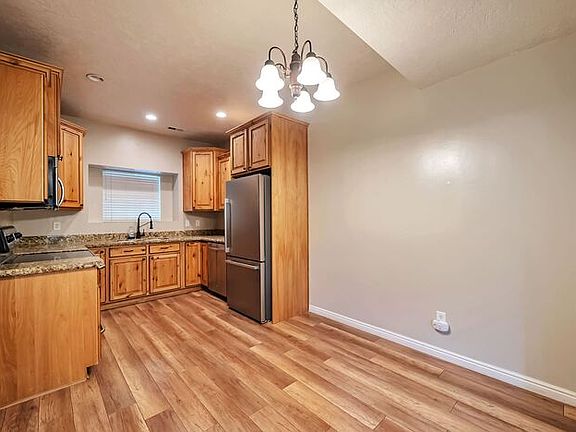 4th image of 2409 W Adelaide Dr