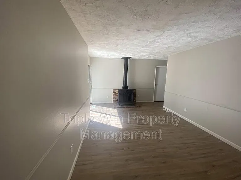 2372 Rockymont Dr — Photo 7