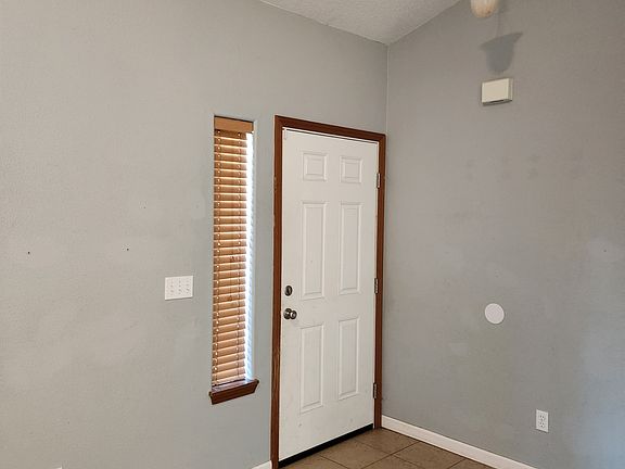 3rd image of 1127 Rollins Ave