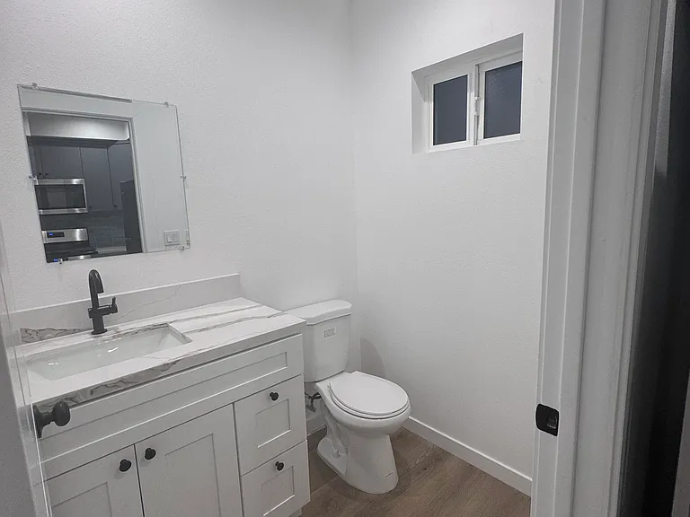 7634 Morella Ave — Photo 6